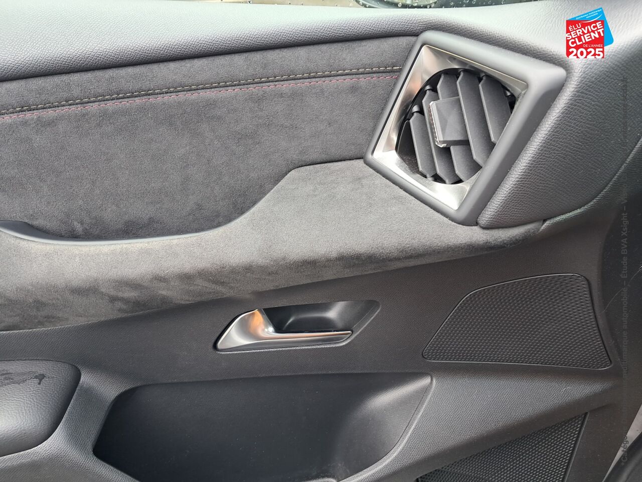 Véhicule d'occasion DS DS 3 CROSSBACK PURETECH 130CH PERFORMANCE LINE AUTOMATIQUE chez Volvo Chalons