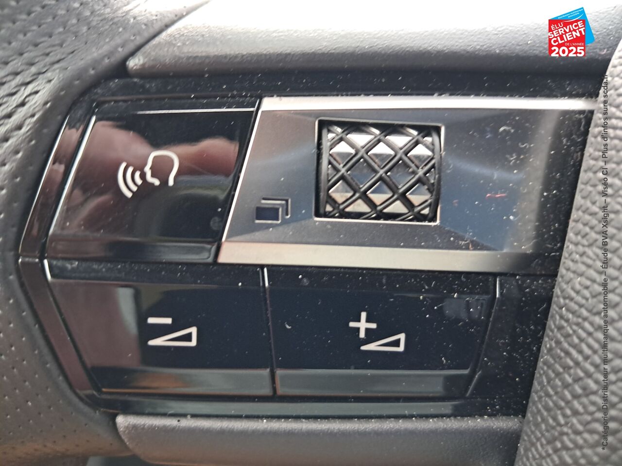 Véhicule d'occasion DS DS 3 CROSSBACK PURETECH 130CH PERFORMANCE LINE AUTOMATIQUE chez Volvo Chalons
