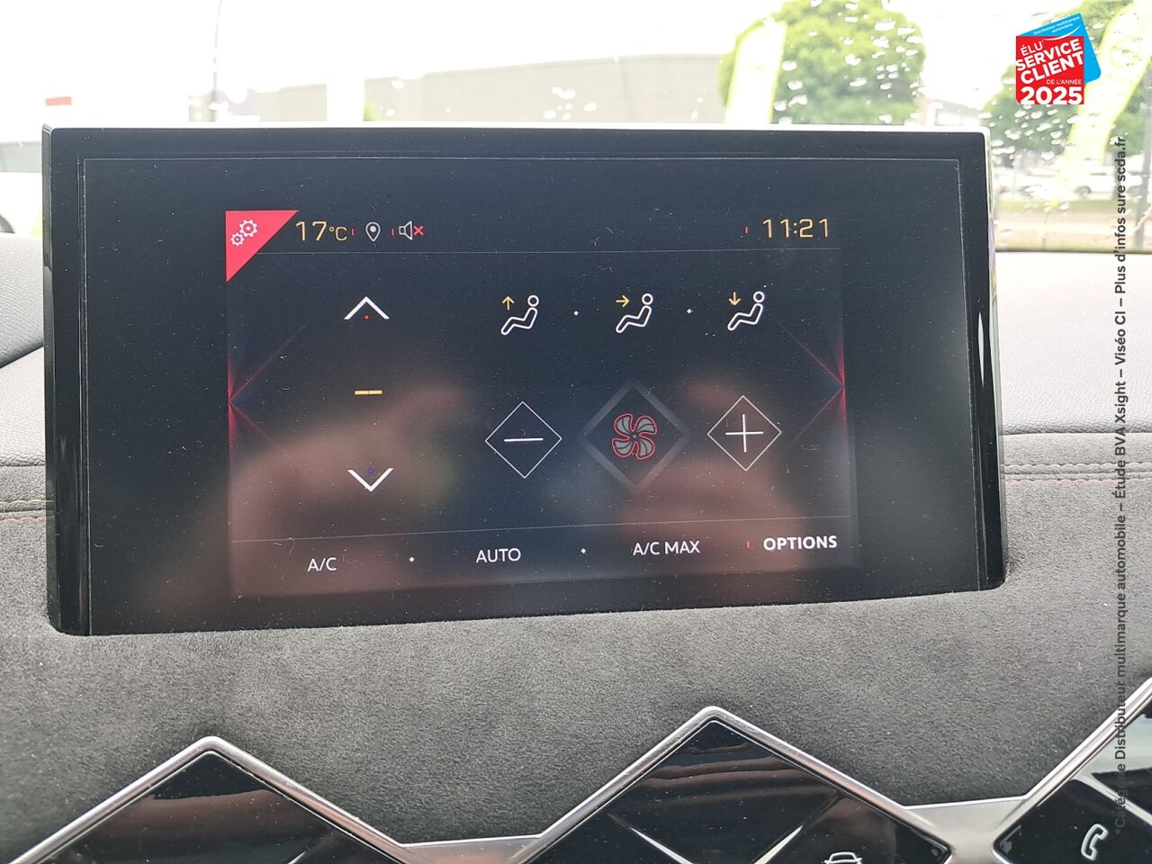 Véhicule d'occasion DS DS 3 CROSSBACK PURETECH 130CH PERFORMANCE LINE AUTOMATIQUE chez Volvo Chalons