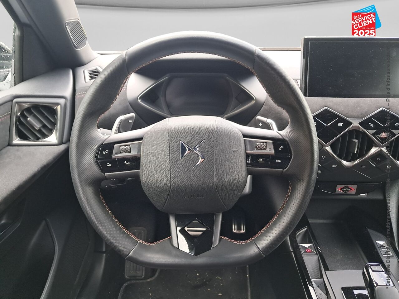 Véhicule d'occasion DS DS 3 CROSSBACK PURETECH 130CH PERFORMANCE LINE AUTOMATIQUE chez Volvo Chalons