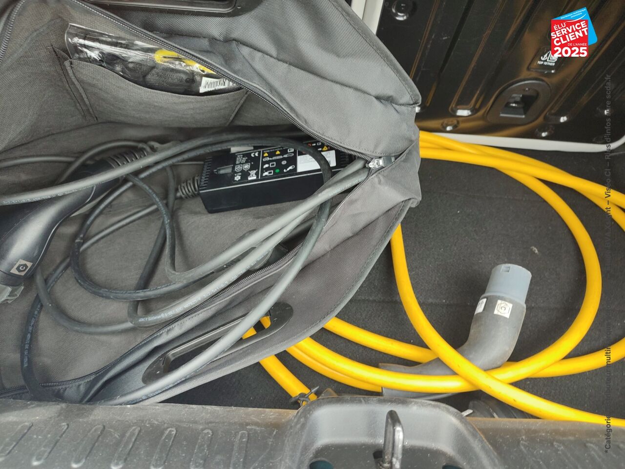 Véhicule d'occasion FIAT 500C E 118CH LA PRIMA STEP1 chez HESS Automobile