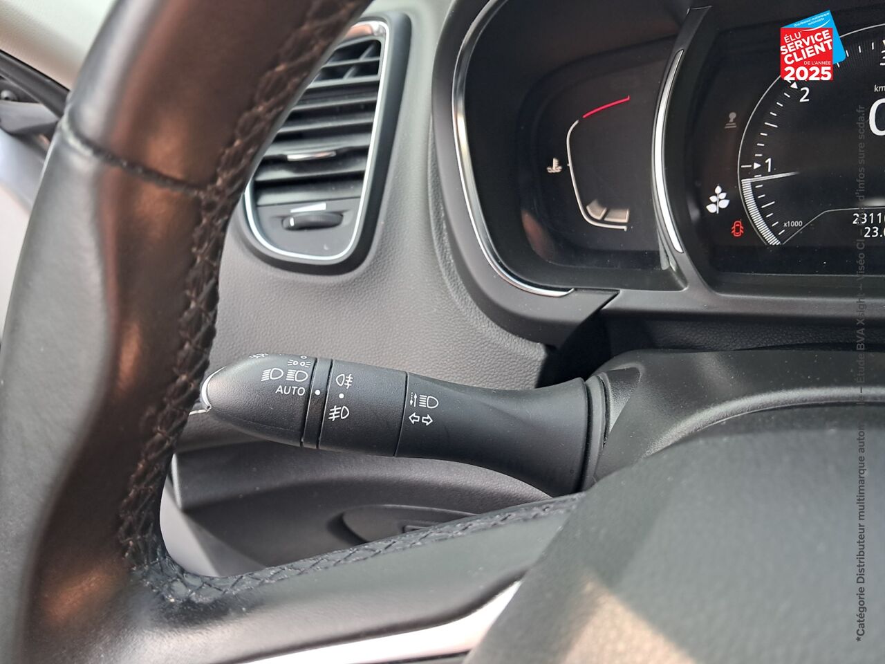 Véhicule d'occasion RENAULT SCENIC 1.7 BLUE DCI 150CH INTENS GPS CAMERA chez Renault Sélestat