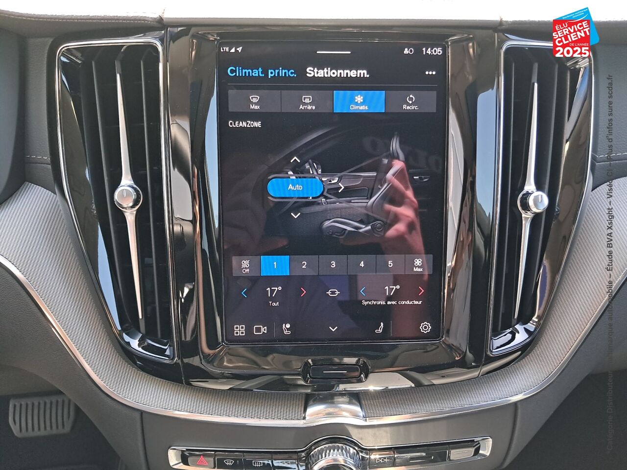 Véhicule d'occasion VOLVO XC60 T6 HYBRIDE RECHARGEABLE 253 + 145CH ULTRA STYLE DARK GEARTRONIC 8 AWD chez BMW Lons le Saunier