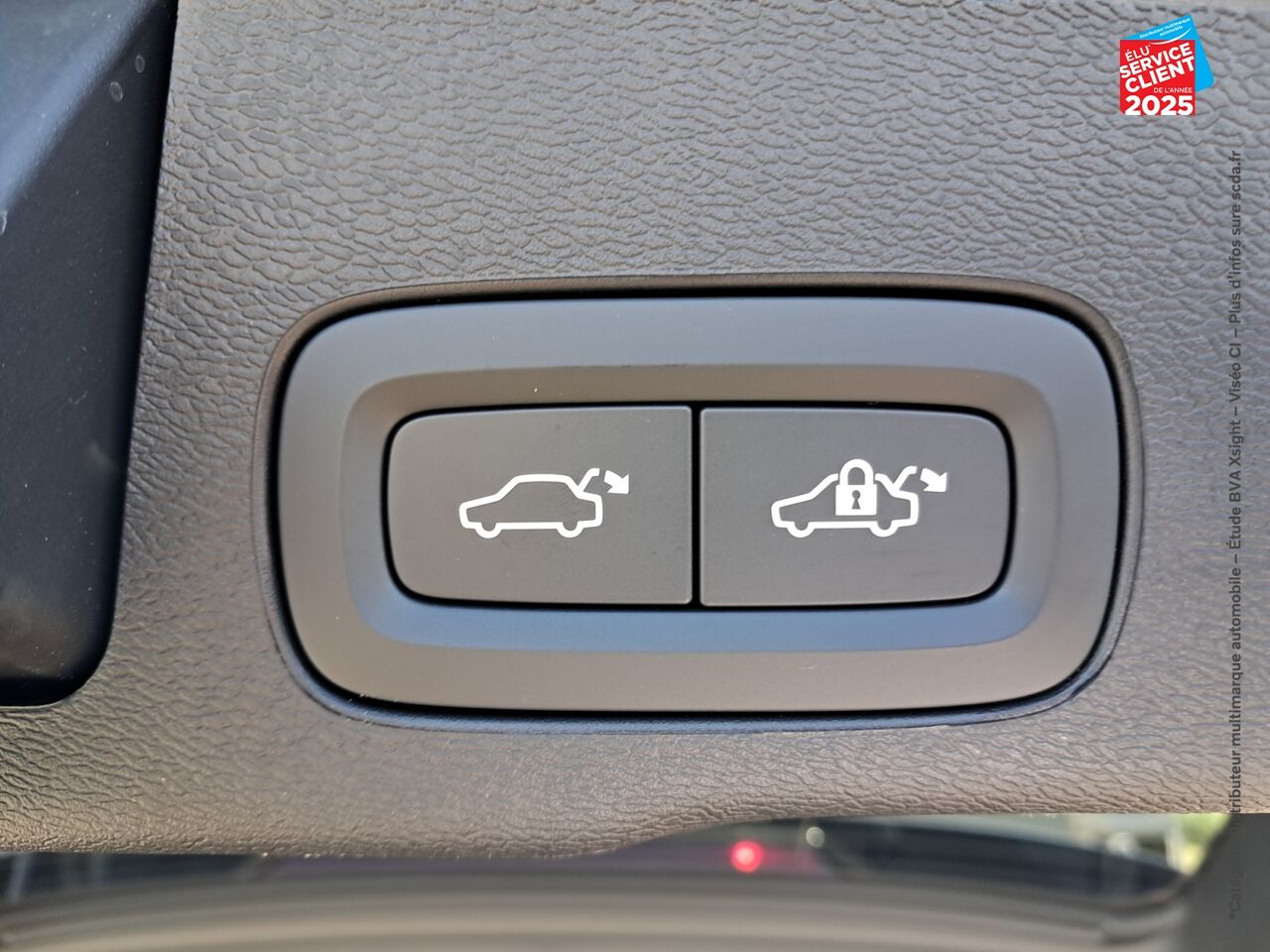 Véhicule d'occasion VOLVO XC60 T6 HYBRIDE RECHARGEABLE 253 + 145CH ULTRA STYLE DARK GEARTRONIC 8 AWD chez BMW Lons le Saunier