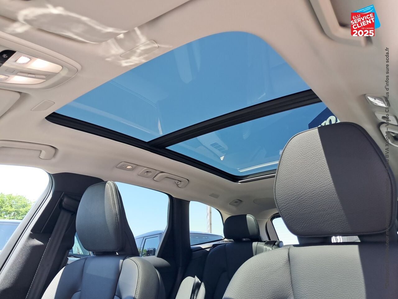 Véhicule d'occasion VOLVO XC60 T6 HYBRIDE RECHARGEABLE 253 + 145CH ULTRA STYLE DARK GEARTRONIC 8 AWD chez BMW Lons le Saunier