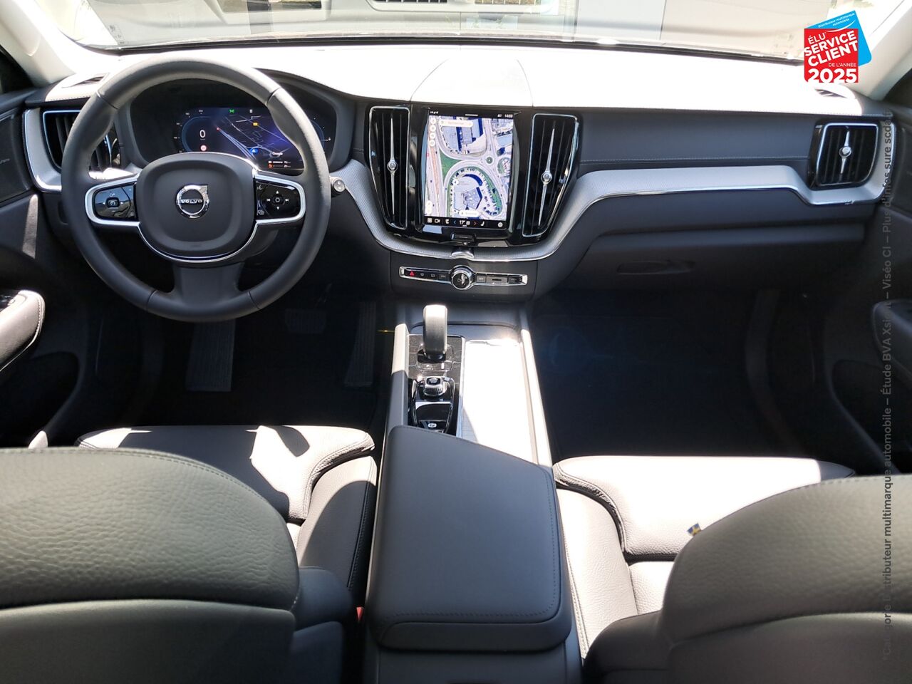 Véhicule d'occasion VOLVO XC60 T6 HYBRIDE RECHARGEABLE 253 + 145CH ULTRA STYLE DARK GEARTRONIC 8 AWD chez BMW Lons le Saunier