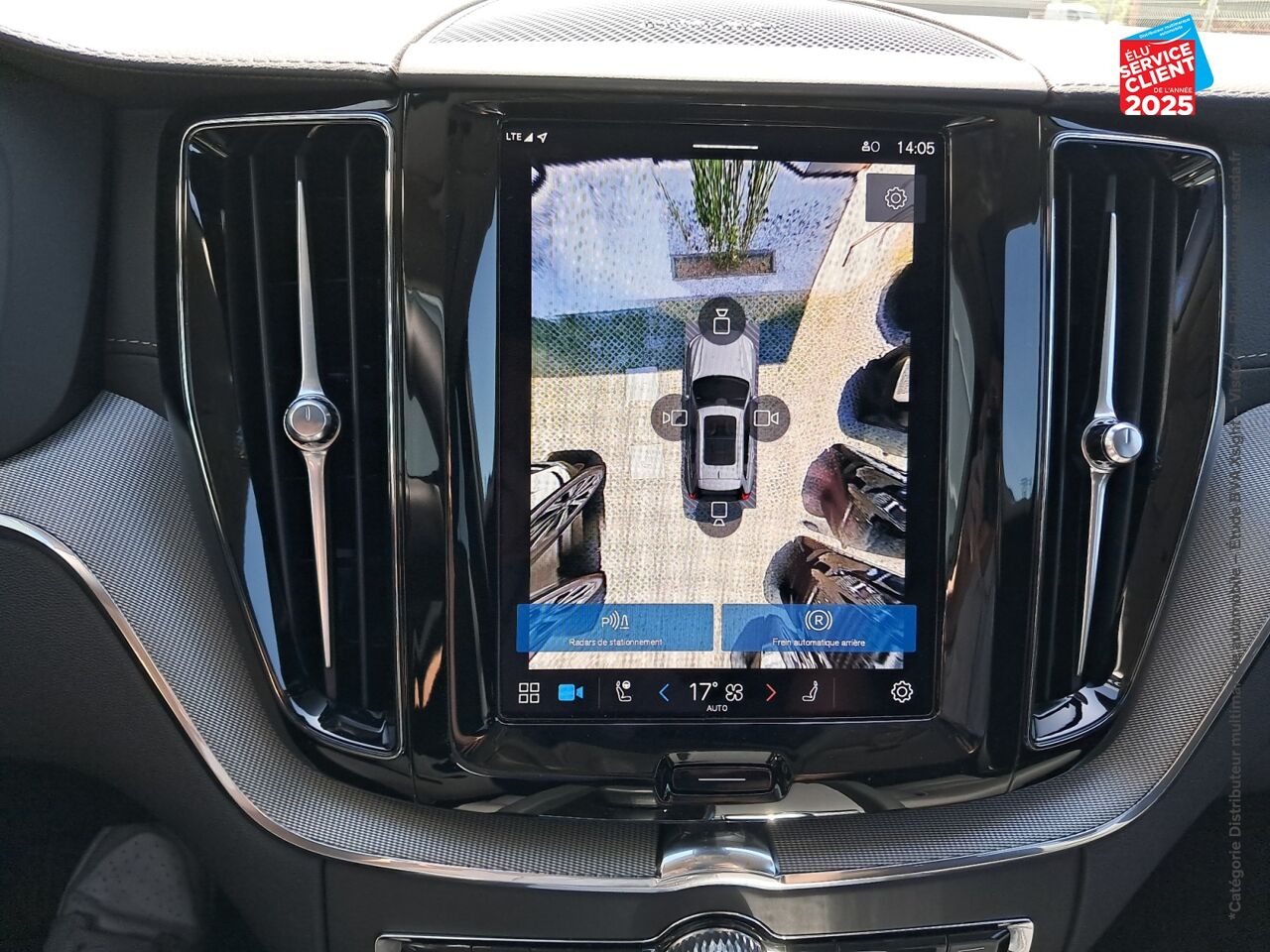Véhicule d'occasion VOLVO XC60 T6 HYBRIDE RECHARGEABLE 253 + 145CH ULTRA STYLE DARK GEARTRONIC 8 AWD chez BMW Lons le Saunier
