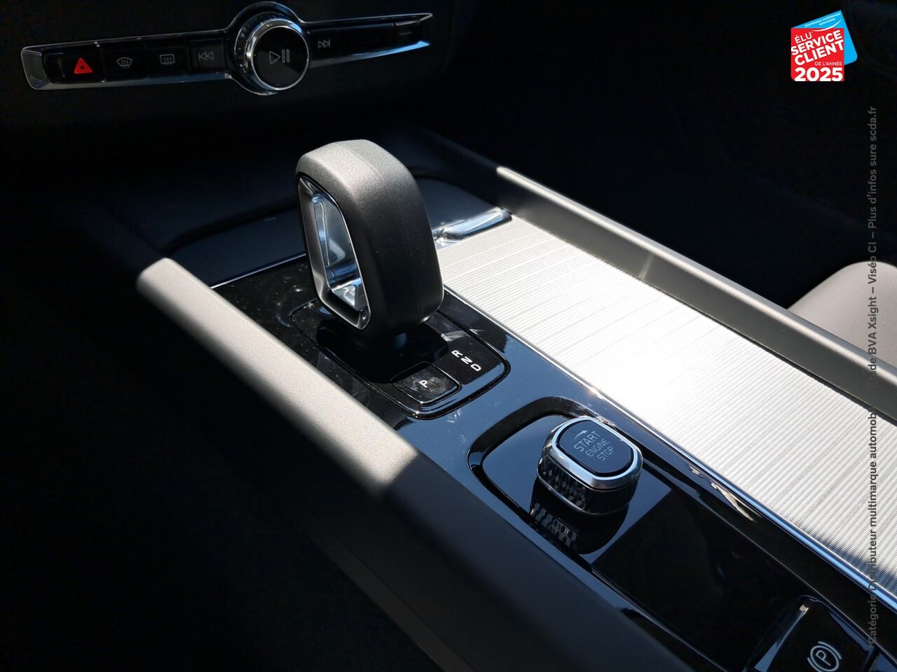 Véhicule d'occasion VOLVO XC60 T6 HYBRIDE RECHARGEABLE 253 + 145CH ULTRA STYLE DARK GEARTRONIC 8 AWD chez BMW Lons le Saunier