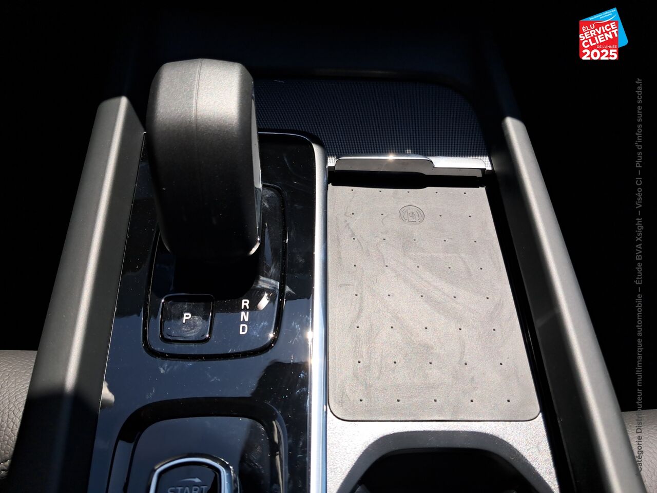 Véhicule d'occasion VOLVO XC60 T6 HYBRIDE RECHARGEABLE 253 + 145CH ULTRA STYLE DARK GEARTRONIC 8 AWD chez BMW Lons le Saunier
