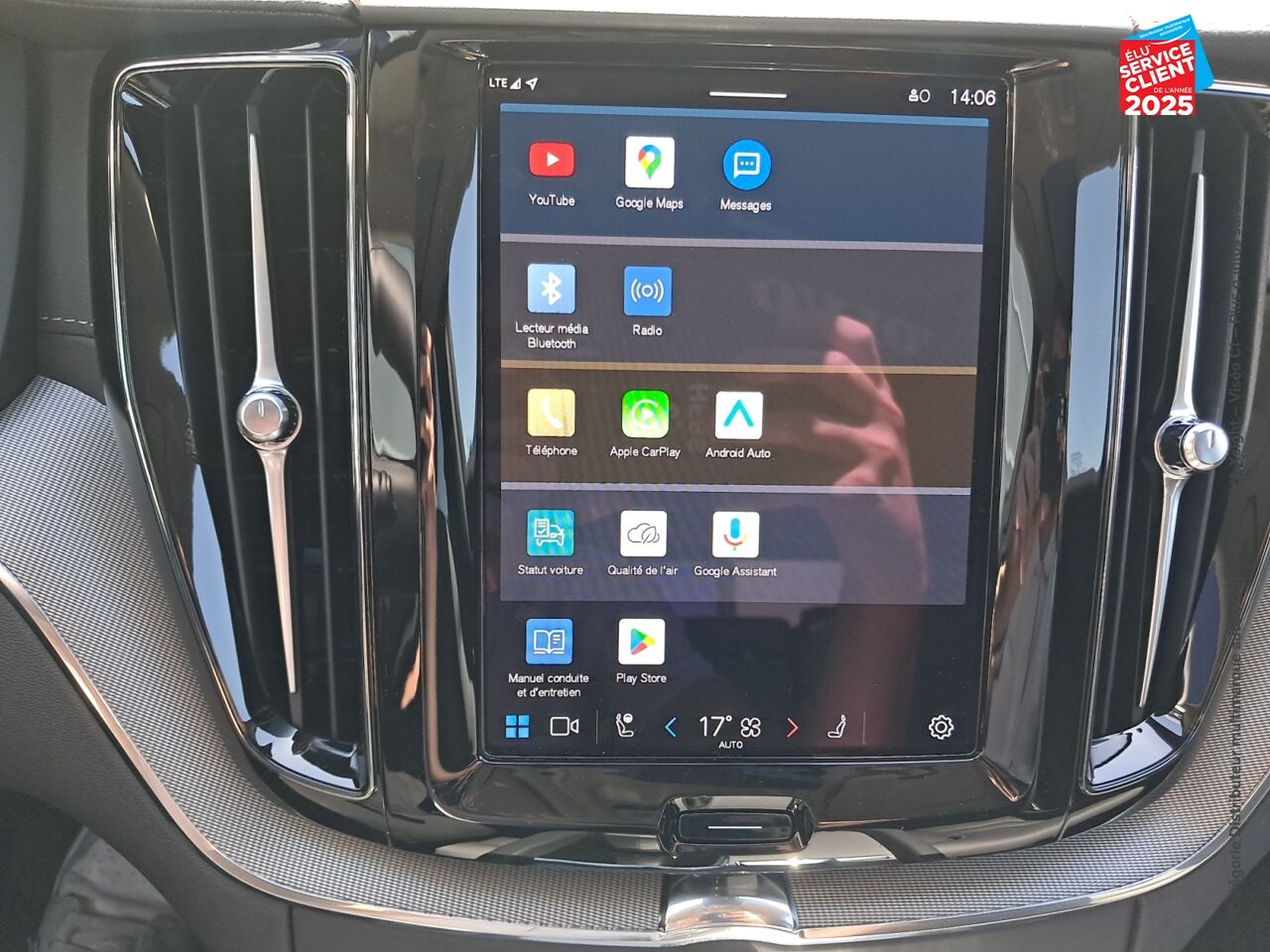 Véhicule d'occasion VOLVO XC60 T6 HYBRIDE RECHARGEABLE 253 + 145CH ULTRA STYLE DARK GEARTRONIC 8 AWD chez BMW Lons le Saunier