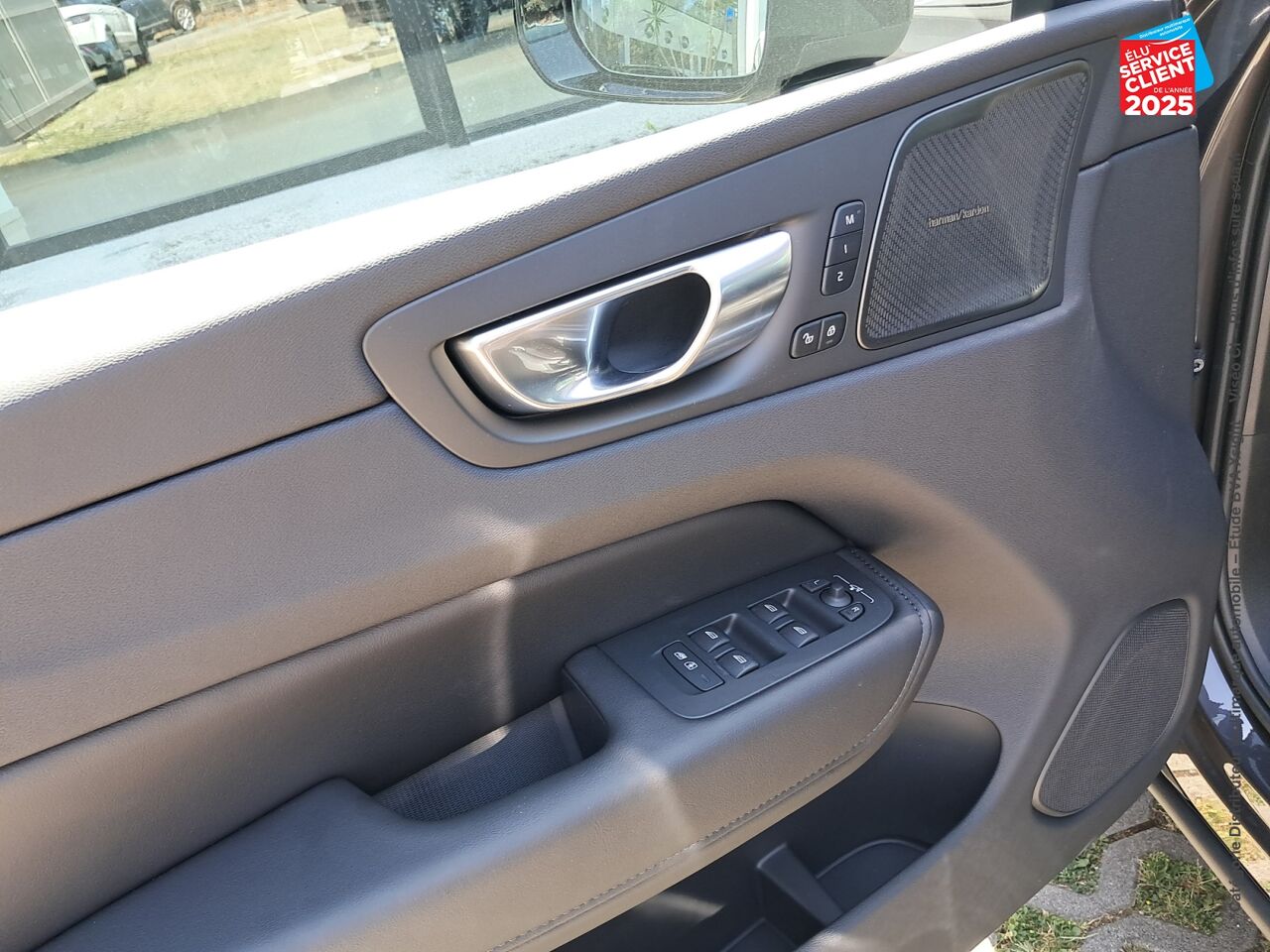 Véhicule neuf VOLVO XC60 T6 HYBRIDE RECHARGEABLE 253 + 145CH ULTRA STYLE DARK GEARTRONIC 8 AWD chez Volvo Strasbourg