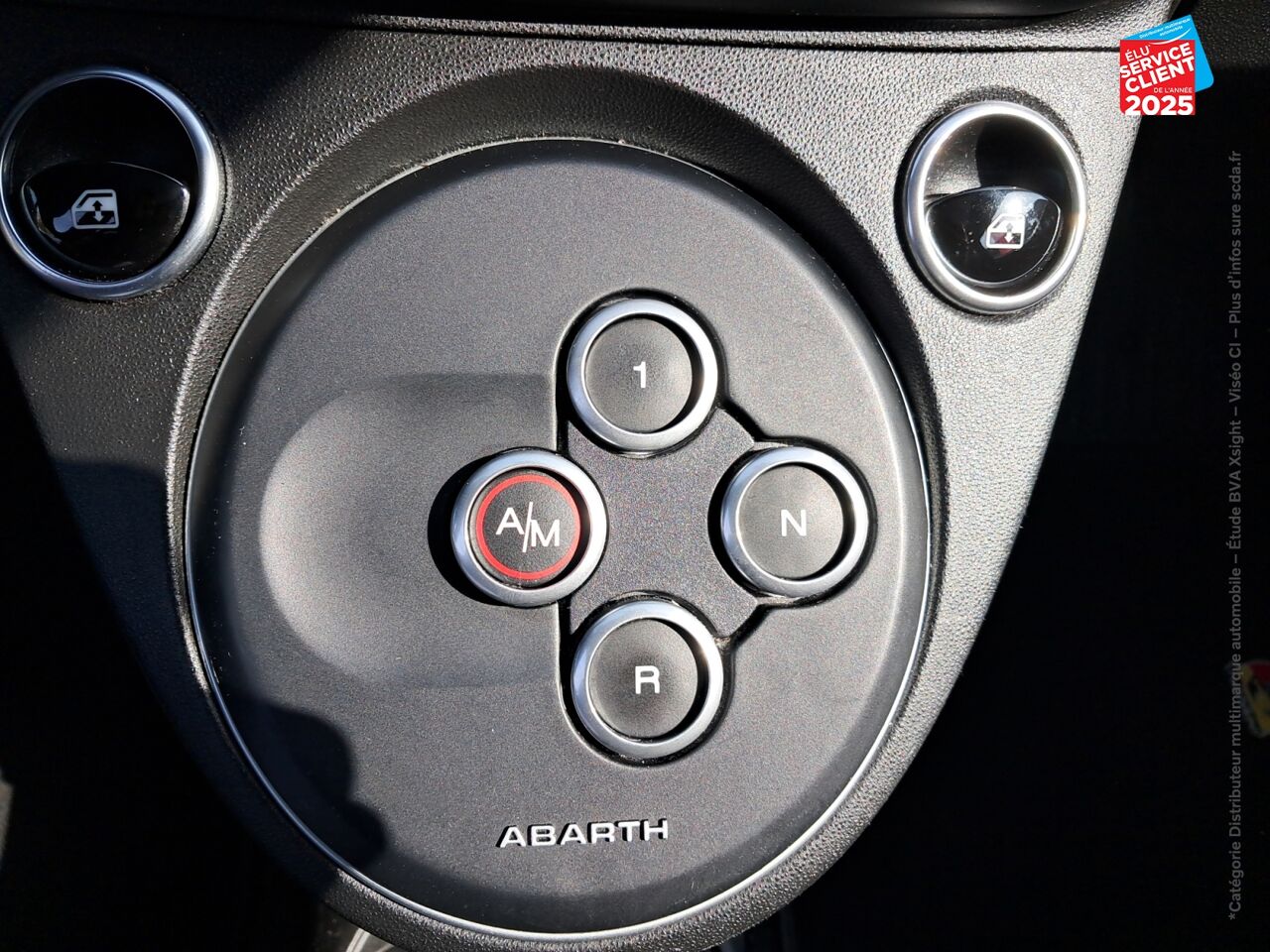 Véhicule d'occasion ABARTH 500 1.4 TURBO T-JET 145CH 595 MY17 BVA TOUVRANT GPS chez MINI Lons-Le-Saunier