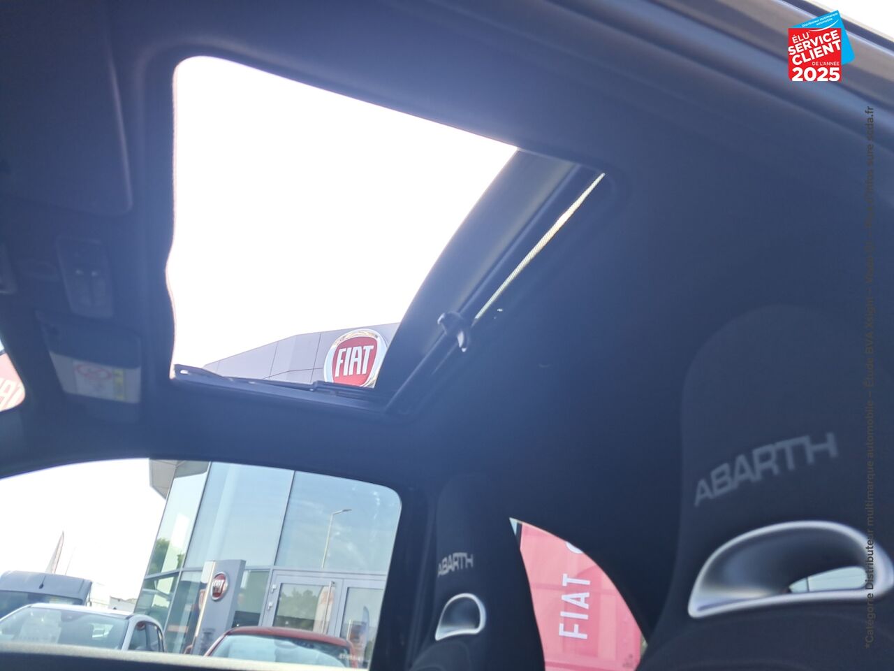 Véhicule d'occasion ABARTH 500 1.4 TURBO T-JET 145CH 595 MY17 BVA TOUVRANT GPS chez MINI Lons-Le-Saunier
