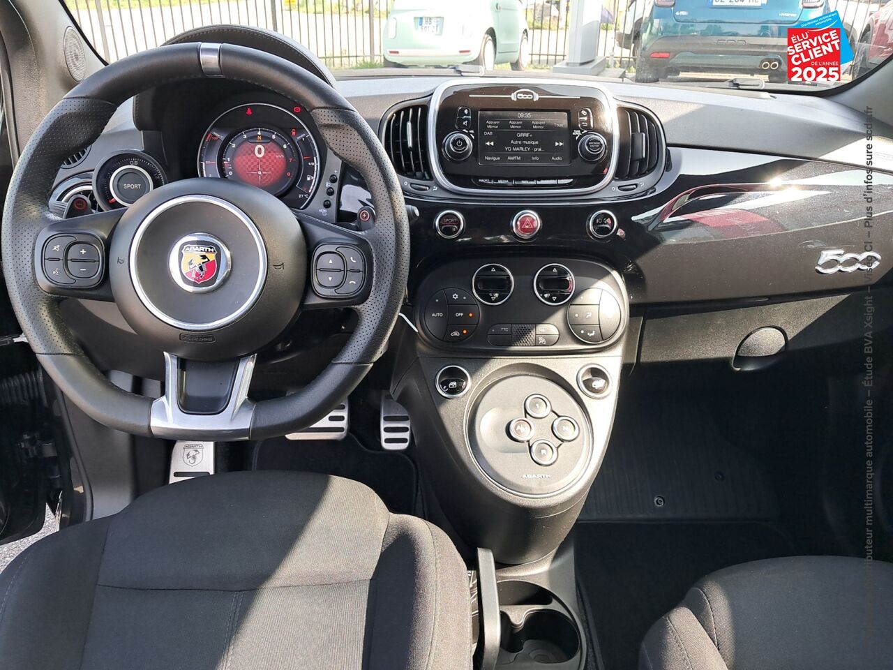 Véhicule d'occasion ABARTH 500 1.4 TURBO T-JET 145CH 595 MY17 BVA TOUVRANT GPS chez MINI Lons-Le-Saunier