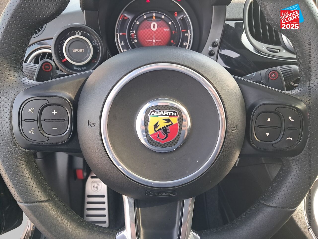 Véhicule d'occasion ABARTH 500 1.4 TURBO T-JET 145CH 595 MY17 BVA TOUVRANT GPS chez MINI Lons-Le-Saunier
