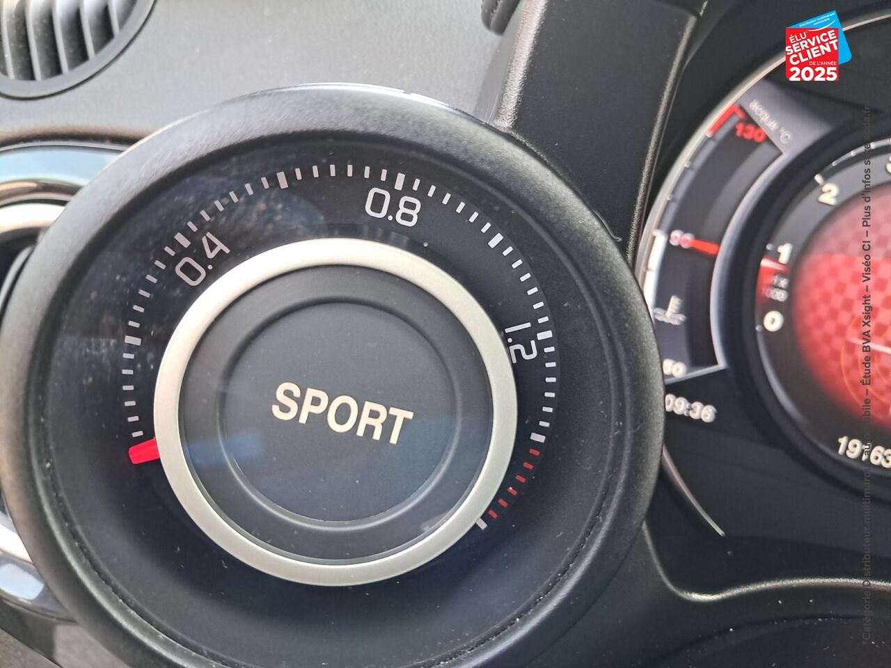 Véhicule d'occasion ABARTH 500 1.4 TURBO T-JET 145CH 595 MY17 BVA TOUVRANT GPS chez MINI Lons-Le-Saunier