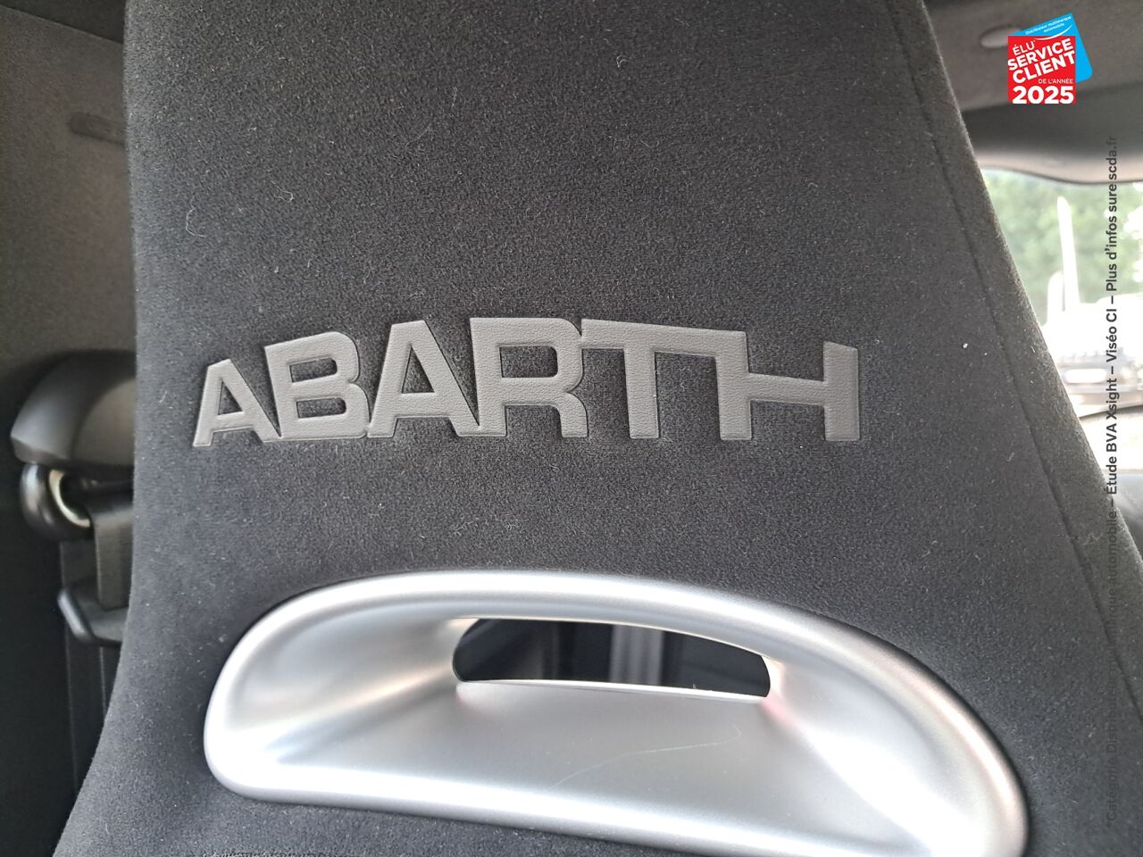 Véhicule d'occasion ABARTH 500 1.4 TURBO T-JET 145CH 595 MY17 BVA TOUVRANT GPS chez MINI Lons-Le-Saunier
