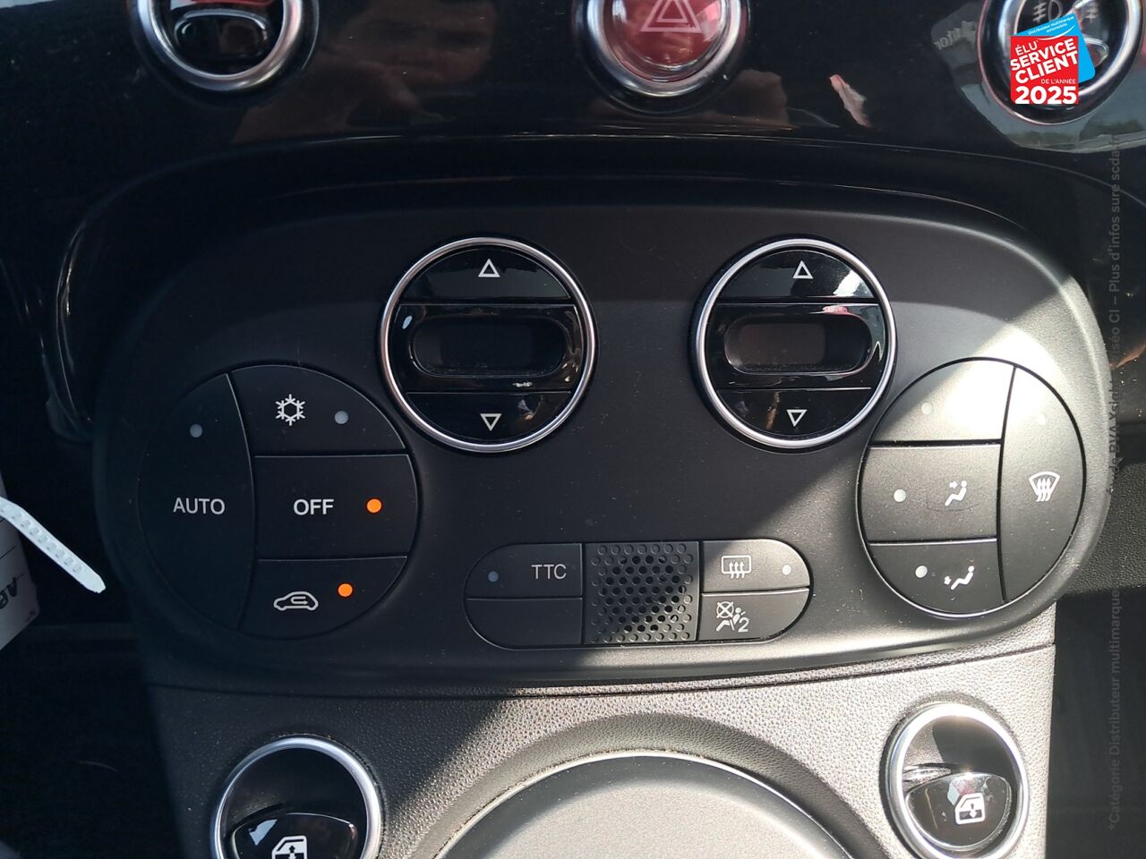 Véhicule d'occasion ABARTH 500 1.4 TURBO T-JET 145CH 595 MY17 BVA TOUVRANT GPS chez MINI Lons-Le-Saunier
