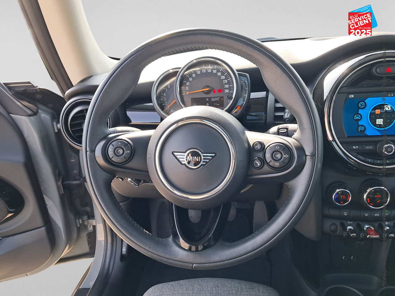 Véhicule d'occasion MINI MINI COOPER 136CH EDITION GREENWICH 115G TPANO GPS RADAR AR chez Volvo Epernay