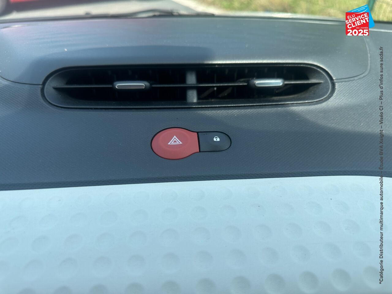 Véhicule d'occasion RENAULT TWINGO 1.0 SCE 65CH ZEN - 21 chez Renault Sélestat