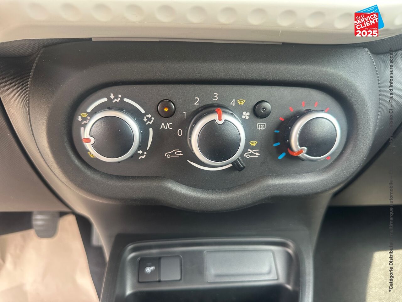 Véhicule d'occasion RENAULT TWINGO 1.0 SCE 65CH ZEN - 21 chez Renault Sélestat
