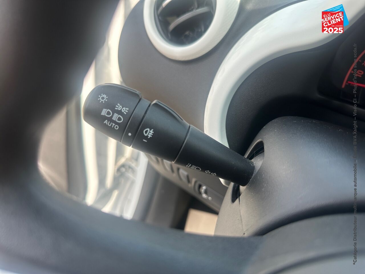 Véhicule d'occasion RENAULT TWINGO 1.0 SCE 65CH ZEN - 21 chez Renault Sélestat