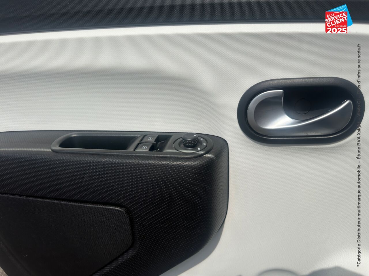 Véhicule d'occasion RENAULT TWINGO 1.0 SCE 65CH ZEN - 21 chez Renault Sélestat