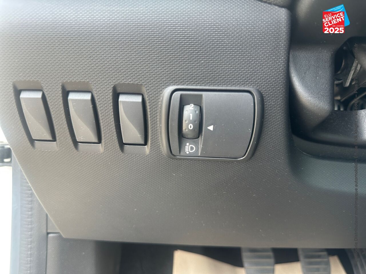 Véhicule d'occasion RENAULT TWINGO 1.0 SCE 65CH ZEN - 21 chez Renault Sélestat