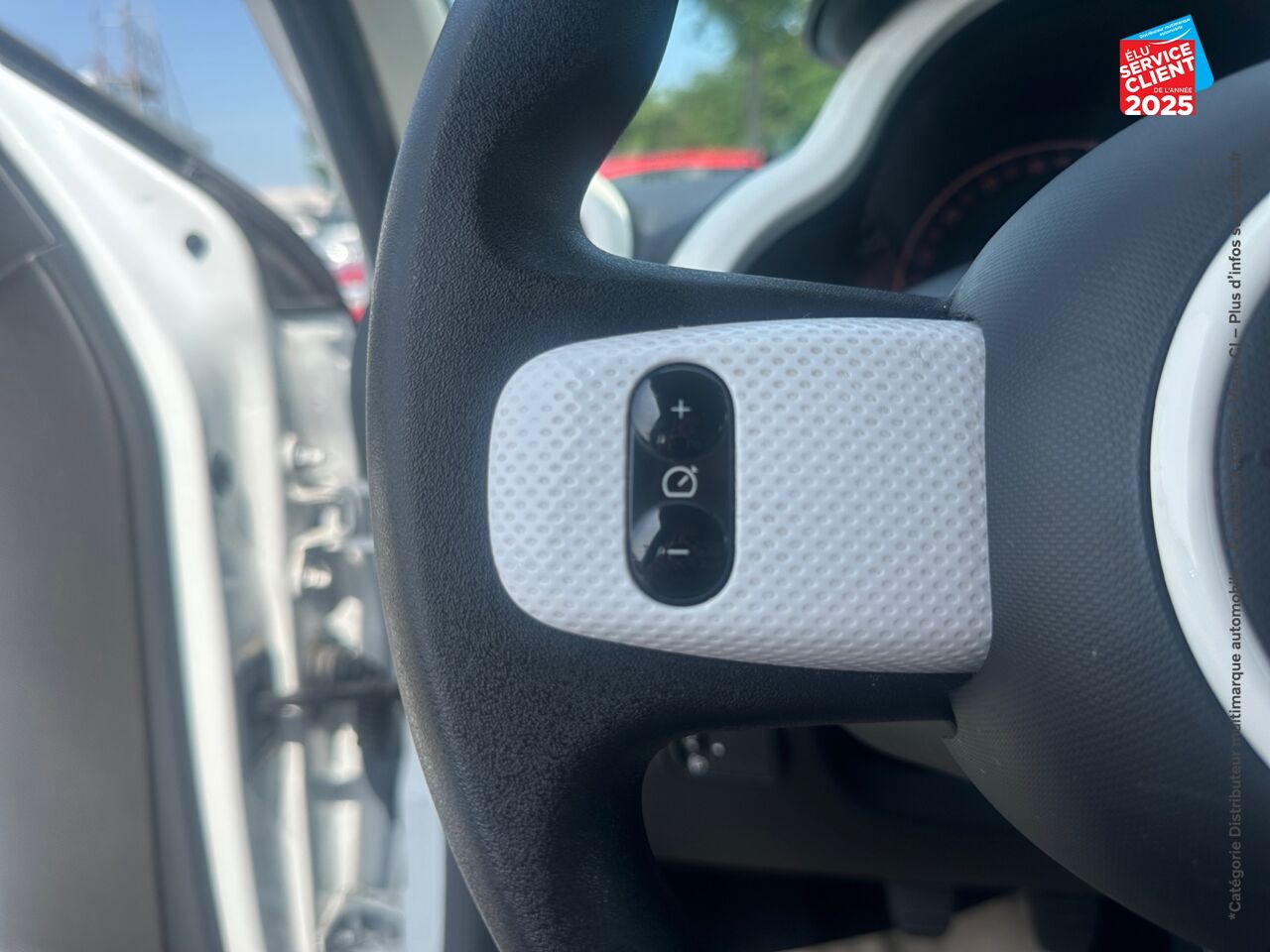 Véhicule d'occasion RENAULT TWINGO 1.0 SCE 65CH ZEN - 21 chez Renault Sélestat