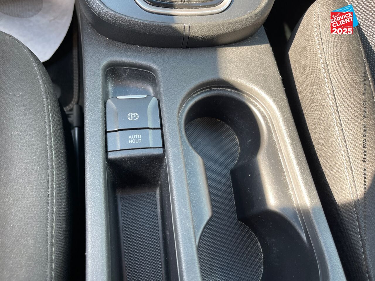 Véhicule d'occasion HYUNDAI KONA 1.6 GDI 141CH HYBRID INTUITIVE DCT-6 chez Hyundai Epernay