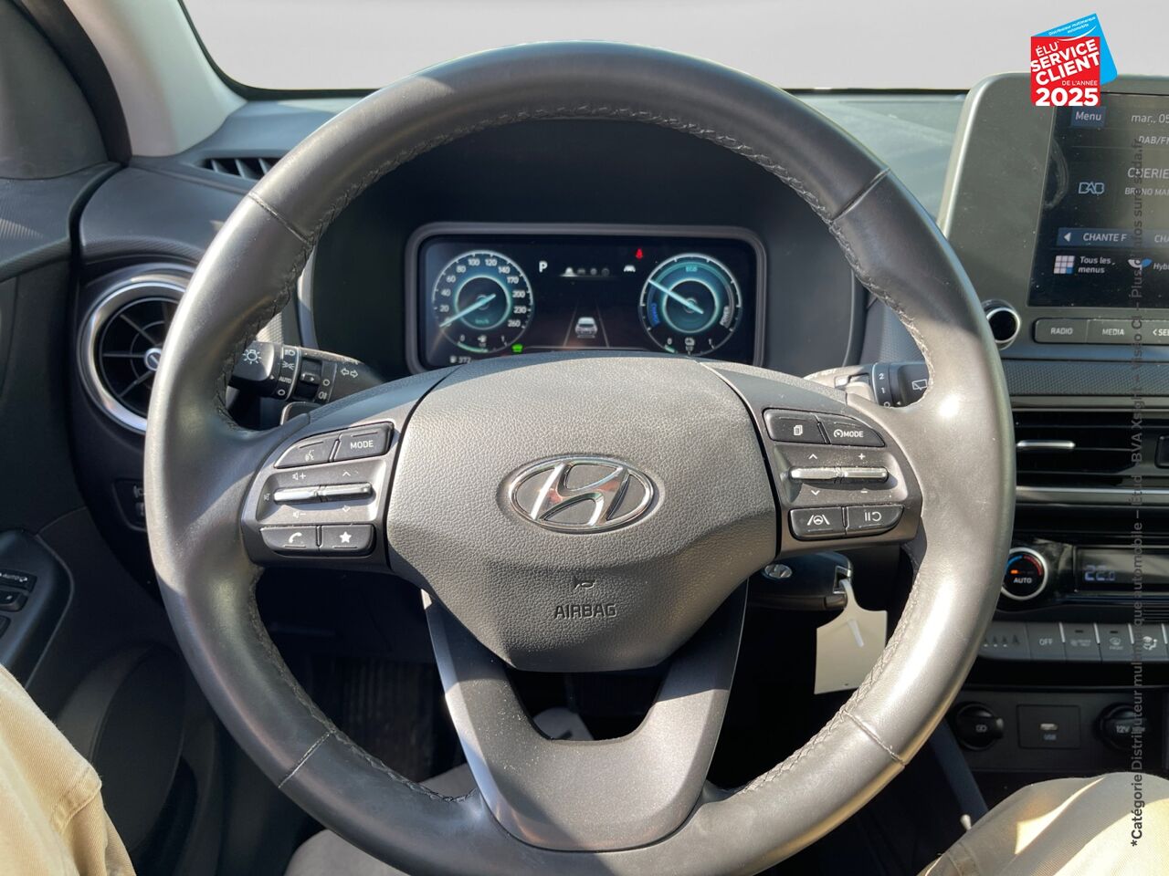 Véhicule d'occasion HYUNDAI KONA 1.6 GDI 141CH HYBRID INTUITIVE DCT-6 chez Hyundai Epernay