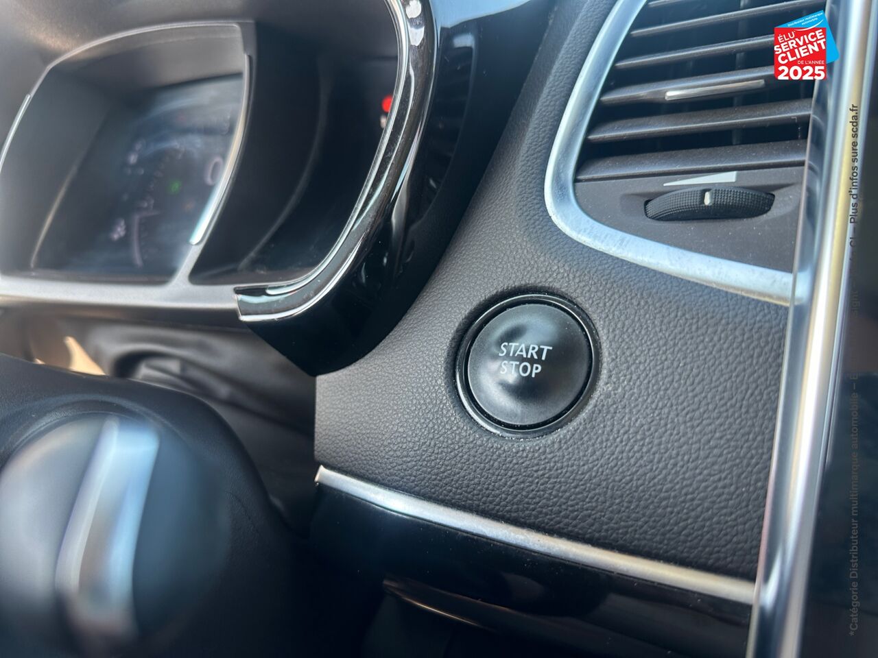 Véhicule d'occasion RENAULT ESPACE 2.0 BLUE DCI 200CH INITIALE PARIS EDC chez Renault Saint-Louis