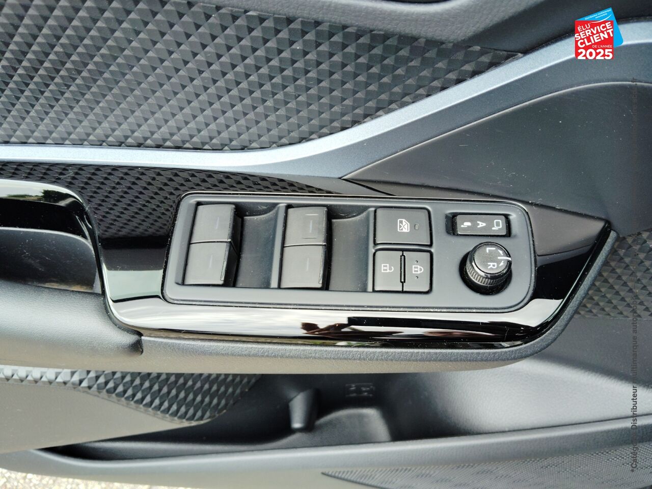 Véhicule d'occasion TOYOTA C-HR 184H COLLECTION 2WD E-CVT MY20 chez Toyota Sarreguemines