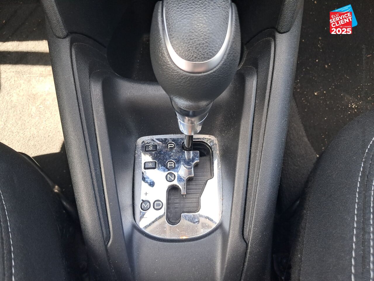 Véhicule d'occasion PEUGEOT 208 1.2 PURETECH 110CH ALLURE SS EAT6 5CV 5P chez Hyundai Epernay