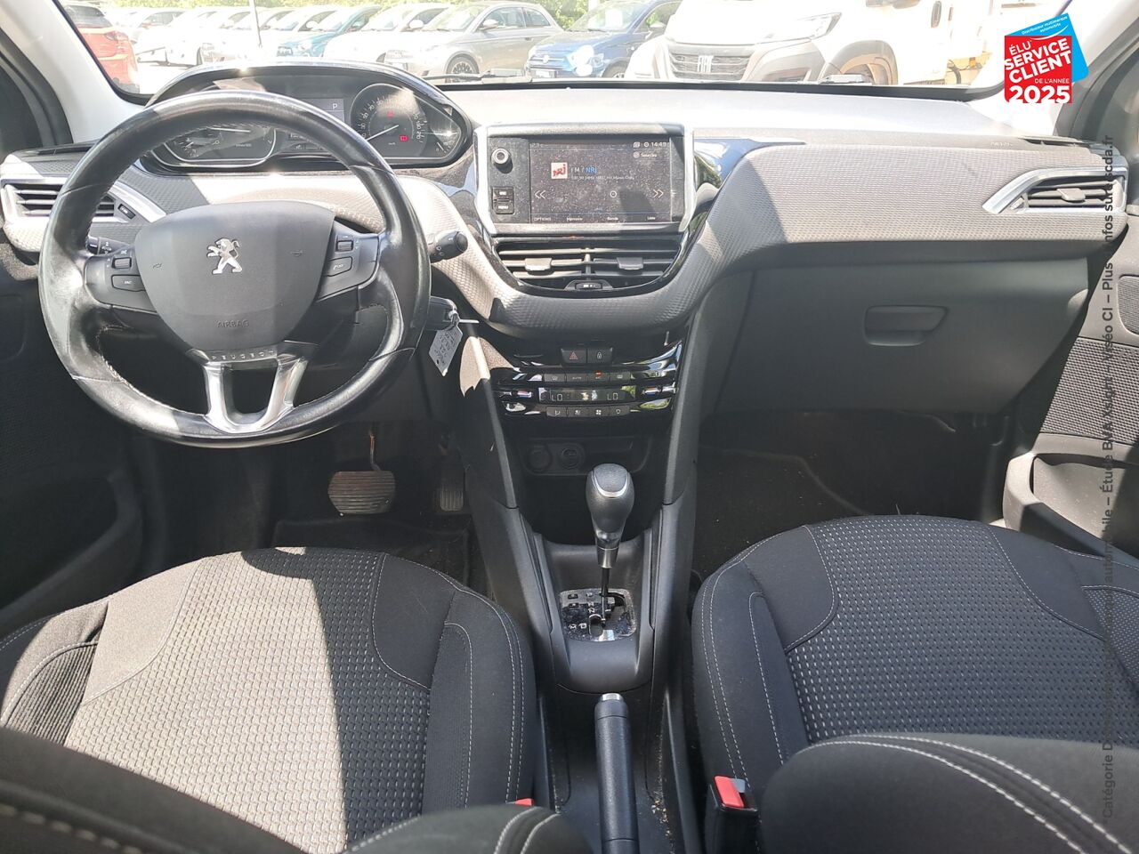 Véhicule d'occasion PEUGEOT 208 1.2 PURETECH 110CH ALLURE SS EAT6 5CV 5P chez Hyundai Epernay