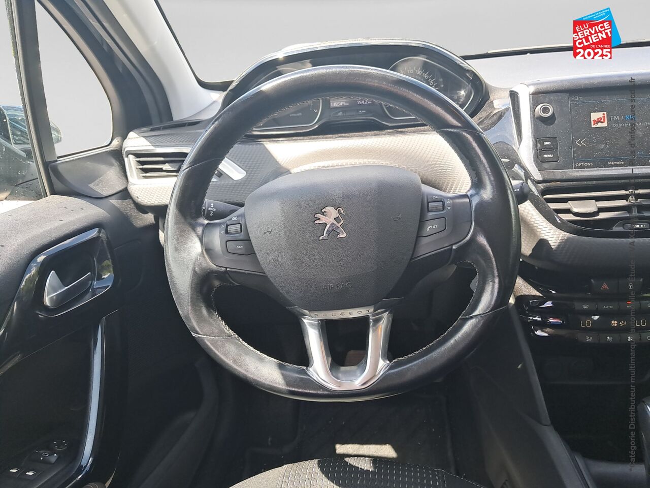 Véhicule d'occasion PEUGEOT 208 1.2 PURETECH 110CH ALLURE SS EAT6 5CV 5P chez Hyundai Epernay
