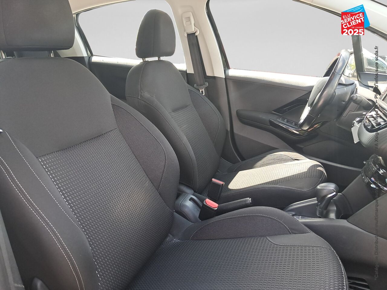 Véhicule d'occasion PEUGEOT 208 1.2 PURETECH 110CH ALLURE SS EAT6 5CV 5P chez Hyundai Epernay