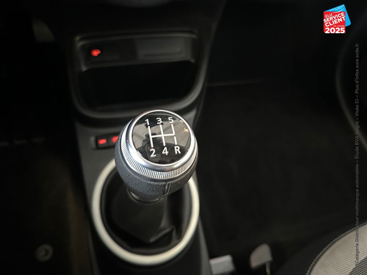 Véhicule d'occasion RENAULT TWINGO 1.0 SCE 65CH ZEN - 21 chez Toyota Verdun