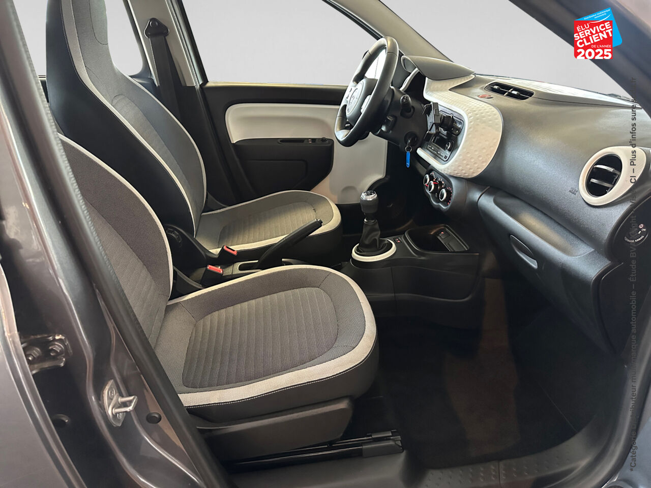 Véhicule d'occasion RENAULT TWINGO 1.0 SCE 65CH ZEN - 21 chez Toyota Verdun