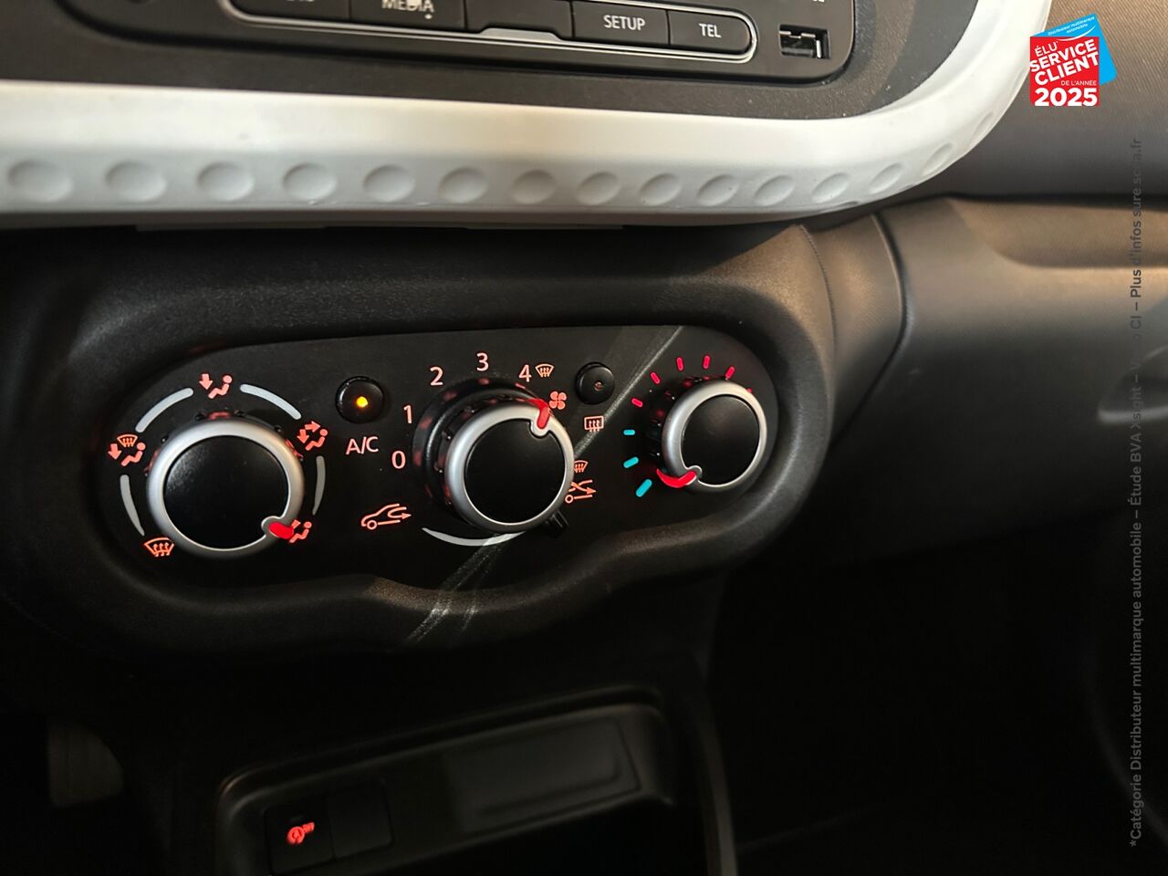 Véhicule d'occasion RENAULT TWINGO 1.0 SCE 65CH ZEN - 21 chez Toyota Verdun
