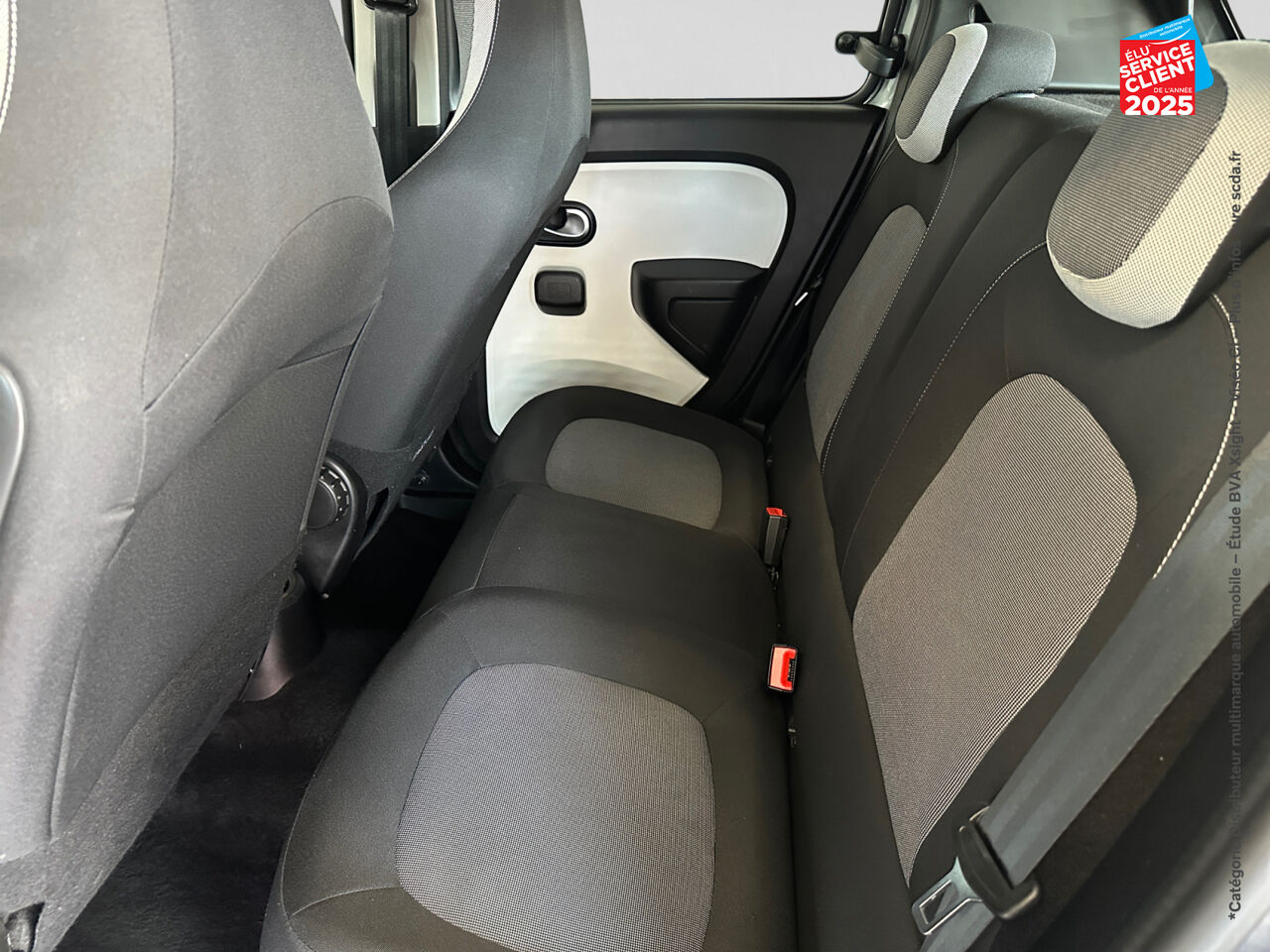 Véhicule d'occasion RENAULT TWINGO 1.0 SCE 65CH ZEN - 21 chez Toyota Verdun