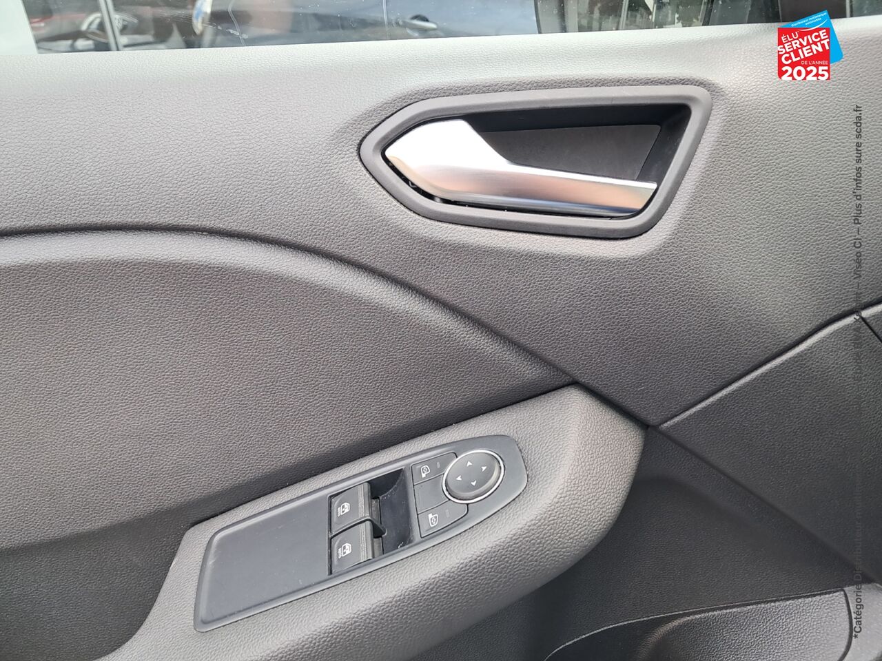 Véhicule d'occasion RENAULT CLIO 1.0 TCE 90CH EQUILIBRE chez Toyota Verdun