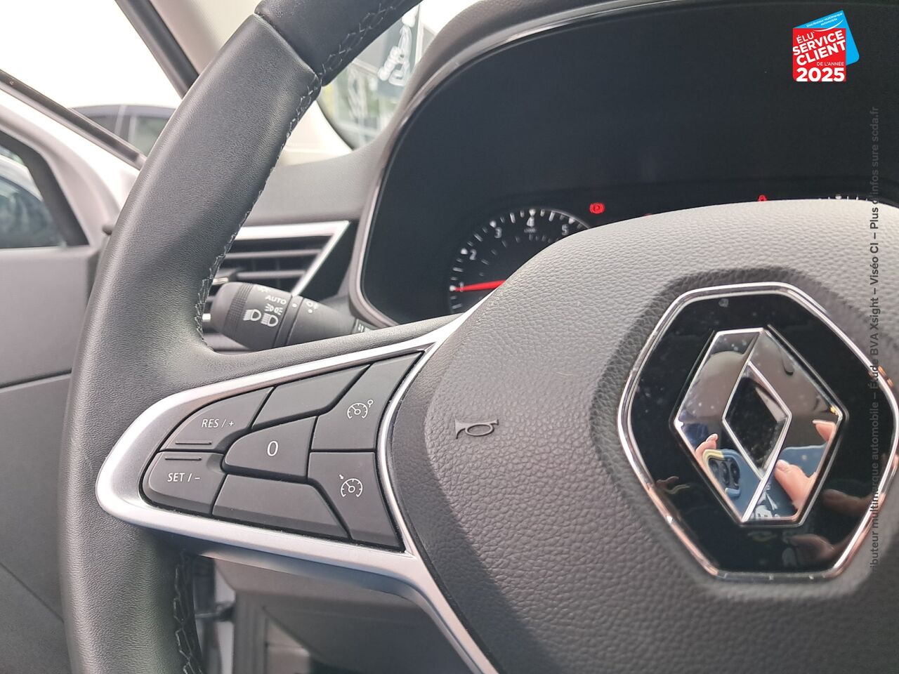 Véhicule d'occasion RENAULT CLIO 1.0 TCE 90CH EQUILIBRE chez Toyota Verdun
