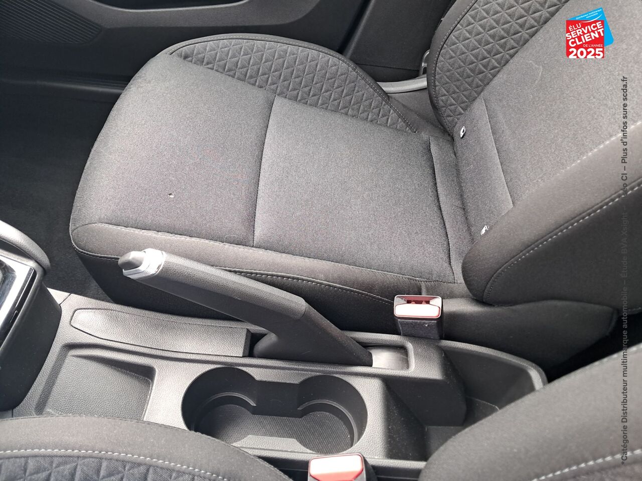 Véhicule d'occasion RENAULT CLIO 1.0 TCE 90CH EQUILIBRE chez Toyota Verdun