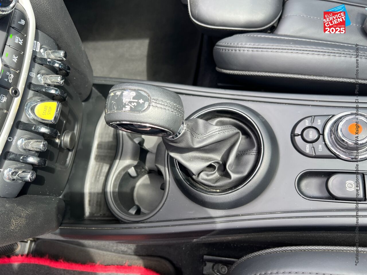 Véhicule d'occasion MINI COUNTRYMAN COOPER SE 136CH + 88CH EXQUISITE ALL4 BVA TPANO SIEGES CHAUF/CUIR chez MINI Besançon