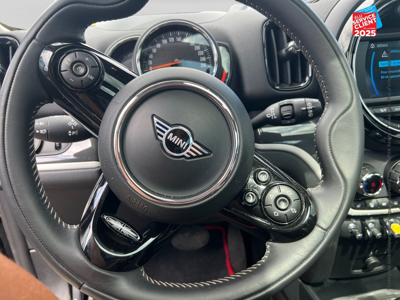 Véhicule d'occasion MINI COUNTRYMAN COOPER SE 136CH + 88CH EXQUISITE ALL4 BVA TPANO SIEGES CHAUF/CUIR chez MINI Besançon