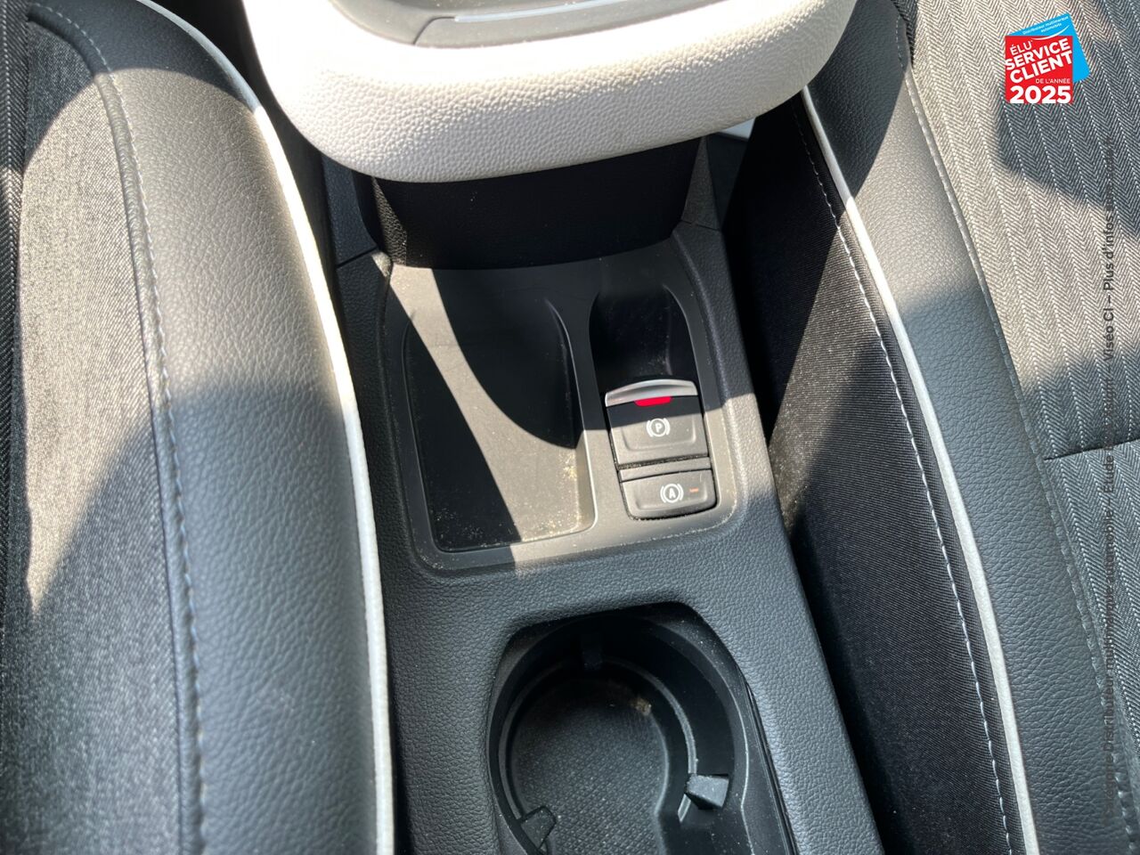 Véhicule d'occasion RENAULT CLIO 1.6 E-TECH HYBRIDE 145CH TECHNO CAMERA chez Opel Saint-Dizier