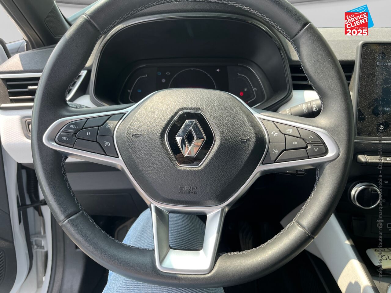 Véhicule d'occasion RENAULT CLIO 1.6 E-TECH HYBRIDE 145CH TECHNO CAMERA chez Opel Saint-Dizier