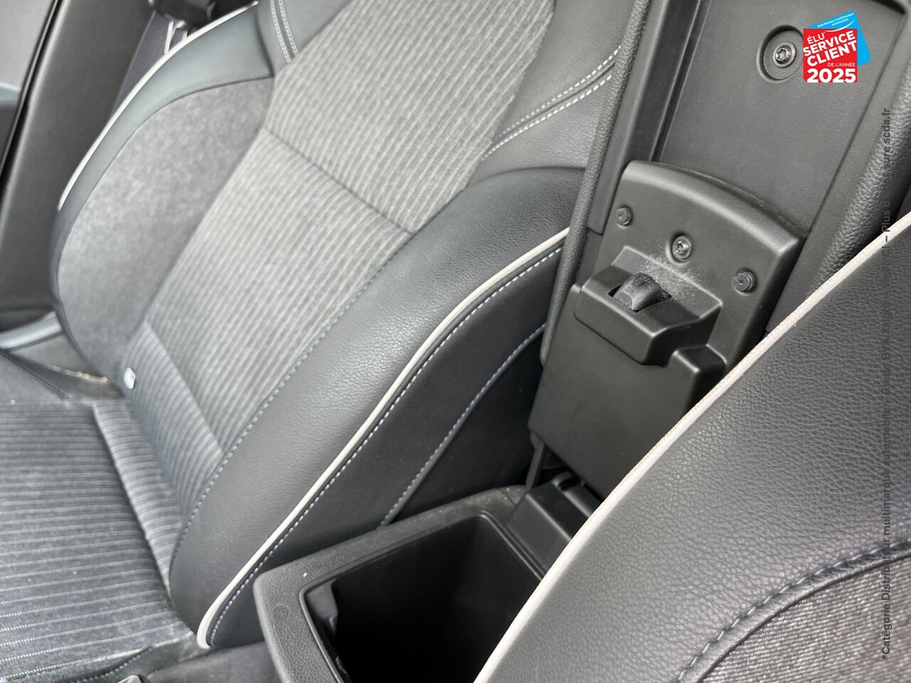 Véhicule d'occasion RENAULT CLIO 1.6 E-TECH HYBRIDE 145CH TECHNO CAMERA chez Opel Saint-Dizier