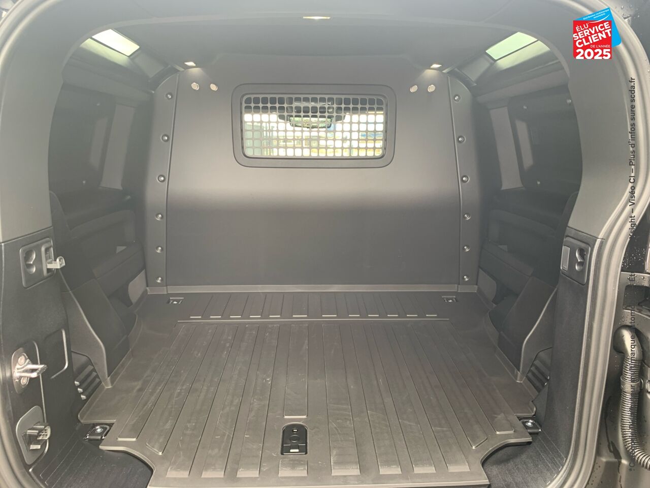 Véhicule d'occasion LAND-ROVER DEFENDER 90 3.0 D250 HARD TOP X-DYNAMIC SE chez Toyota Thionville